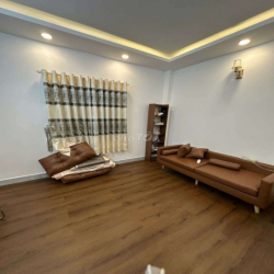 gần ngã tư ga hẻm 8m trệt lửng 3 lầu có nội thất cọc 1th
