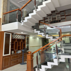 gần ngã tư ga hẻm 8m trệt lửng 3 lầu có nội thất cọc 1th