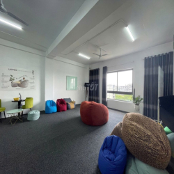 Cho thuê văn phòng tầng 4 diện tích lớn giá 13 triệu - Vạn Phúc City