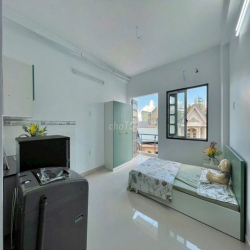 Căn hộ studio ban công, full nội thất, 25m2- Ngay đường Võ Văn Ngân