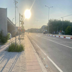 Cho thuê nhà mặt tiền gần vsip 3 DT746B 900m2