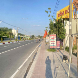 Cho thuê nhà mặt tiền gần vsip 3 DT746B 900m2