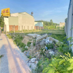 Cho thuê nhà mặt tiền gần vsip 3 DT746B 900m2