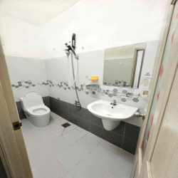 PHÒNG TRỌ giá rẻ mặt tiền Q5 có thang máy Full NT đối diện Hồ Thị Kỷ