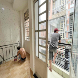 CHO THUÊ KIOT 1 TRỆT + 1 LẦU SẴN MÁY LẠNH FULL NỘI THẤT CHO ANH CHỊ EM