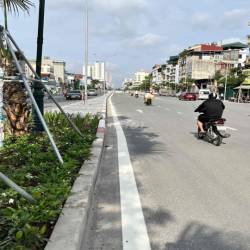cửa hàng mặt phố