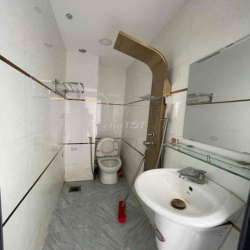 cho thuê nhà 4 tầng 4x8m có 4pn 3wc sân thượng, hẻm Hồ Văn Long.
