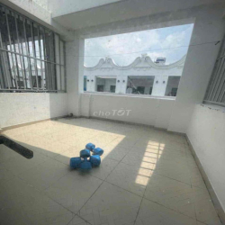 cho thuê nhà 4 tầng 4x8m có 4pn 3wc sân thượng, hẻm Hồ Văn Long.