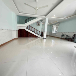 Nhà lầu + sân thượng góc 2 mặt tiền KDC Hưng Phú 1