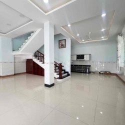 Nhà lầu + sân thượng góc 2 mặt tiền KDC Hưng Phú 1