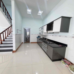 Nhà lầu + sân thượng góc 2 mặt tiền KDC Hưng Phú 1