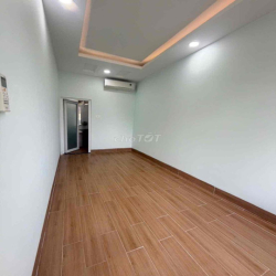 Nhà lầu + sân thượng góc 2 mặt tiền KDC Hưng Phú 1