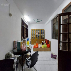 Nhà ngõ 106 Hoàng Quốc Việt, Dt  175m2 x 3,5 tầng, mặt tiền 8m, đg 10m