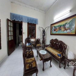 Nhà ngõ 106 Hoàng Quốc Việt, Dt  175m2 x 3,5 tầng, mặt tiền 8m, đg 10m