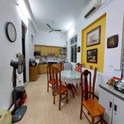 Nhà ngõ 106 Hoàng Quốc Việt, Dt  175m2 x 3,5 tầng, mặt tiền 8m, đg 10m