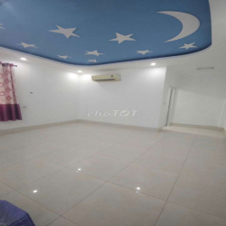 Mặt tiền Trần Hoàng Na 1 trệt 2 lầu sân thượng 4,5 x20m 4pn 4 toilet