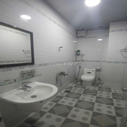 Mặt tiền Trần Hoàng Na 1 trệt 2 lầu sân thượng 4,5 x20m 4pn 4 toilet