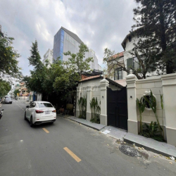 ✨CHO THUÊ BIỆT THỰ ĐƯỜNG QUỐC HƯƠNG – QUẬN 2 DIỆN TÍCH 2500M2 ✨