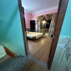 nhà lầu gần chợ dĩ an 2 giá 10 triệu