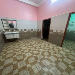 nhà lầu gần chợ dĩ an 2 giá 10 triệu