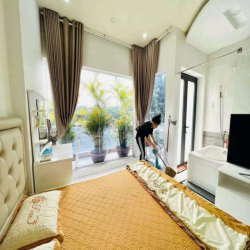 Nhà Full Nội Thất 1 Hầm 1 Trệt 3 Lầu Mặt Tiền Ngay Chung Cư Ecogreen