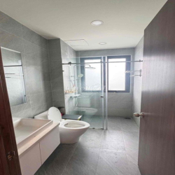 Nhà HIẾM KHU CĂN Cứ Phạm Huy Thông (5x20m) 3Lầu Thang Máy 5PN.5WC Full