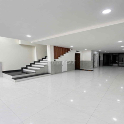 Nhà HIẾM KHU CĂN Cứ Phạm Huy Thông (5x20m) 3Lầu Thang Máy 5PN.5WC Full