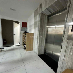 CHO THUÊ TOÀ NHÀ MỚI ĐẸP HXH BA THÁNG HAI Q10