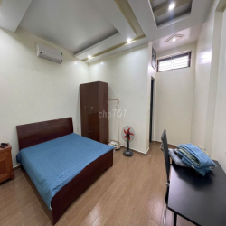 Cho thuê nguyên căn sân cổng Văn Cao (90m2), 4 ngủ khép kín