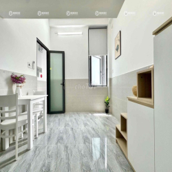 căn hộ MỚI TINH cửa sổ bự giáp Q11 - Giá tốt - Thang máy - trống sẵn