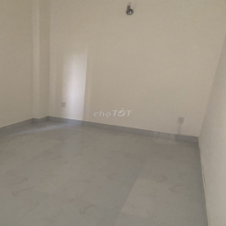 Phòng Ban Công Gần ĐH Văn Lang CS3 - Chính chủ - 4tr/người ở