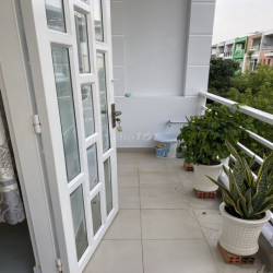 Phòng Ban Công Gần ĐH Văn Lang CS3 - Chính chủ - 4tr/người ở