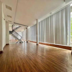 Cần cho thuê nhà góc 2 MT Đường Lê Văn Sỹ P.10 Q.Phú Nhuận