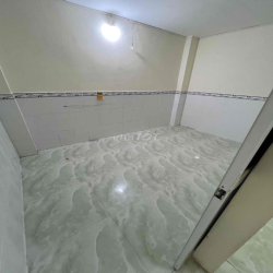 Cần cho thuê nhà đường xe tải 4 x 18m đúc lửng 2pn 2wc 10tr