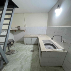 Cần cho thuê nhà đường xe tải 4 x 18m đúc lửng 2pn 2wc 10tr