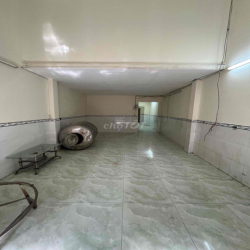 Cần cho thuê nhà đường xe tải 4 x 18m đúc lửng 2pn 2wc 10tr