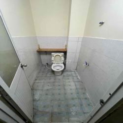 Cần cho thuê nhà đường xe tải 4 x 18m đúc lửng 2pn 2wc 10tr