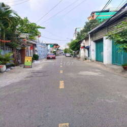 Nhà 3 lầu 5 phòng 6 vs,đường 8m thông, Tân Xuân Hóc Môn