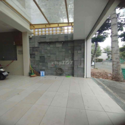 CHO THUÊ BIỆT THỰ EVERRICH QUẬN 7, TRỆT 2 LẦU, 8PN 55 TRIỆU/ THÁNG