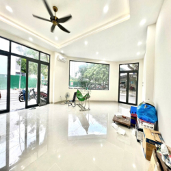 CHO THUÊ MẶT BẰNG MỚI XÂY LÔ GÓC GẦN CHUNG CƯ KHU HÀ QUANG 1