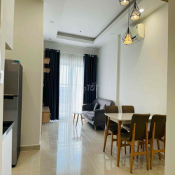 Cho thuê căn hộ 2pn 2wc đầy đủ nội thất view đường số 7 tầng 11