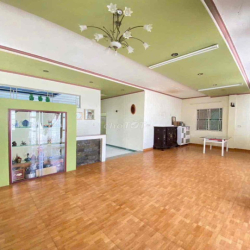 Nhà lầu rộng 3 phòng hẻm ô tô đường Mậu Thân