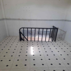 Phòng trọ cách lộ lớn 30m, yên tĩnh sạch sẽ