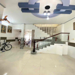 Nhà lầu rộng 3 phòng hẻm ô tô đường Mậu Thân