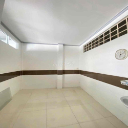 Nhà lầu rộng 3 phòng hẻm ô tô đường Mậu Thân