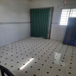 Phòng trọ cách lộ lớn 30m, yên tĩnh sạch sẽ