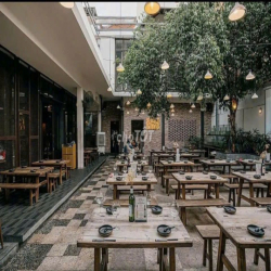 20x20m (sân rộng) - Biệt Thự Sân Vườn Nguyễn Thành Ý, Quận 1 - GIÁ RẺ