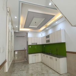 Cho thuê nhà 4 tầng 4PN 5WC / ngắn Lê Thị Riêng,Thới An 12,5 tr/tháng