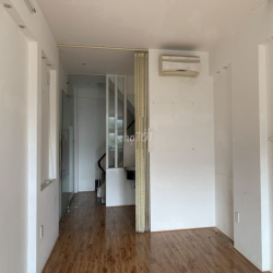 3 lầu, nguyên căn Măt tiền Lê Hồng Phong, Q10. DT: 4x10m, 3PN, 4WC