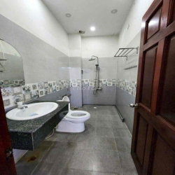 Cho thuê nhà 3 tầng KDC gần chợ Đại Hải